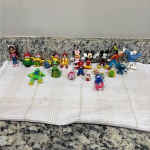 Mixed Action Figures - 19 Pieces- Smurfs, Mickey, Minnie, Goofy, Minions, Etc